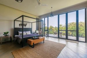 Ένα ή περισσότερα κρεβάτια σε δωμάτιο στο StayVista at Pranaam The Luxury Collection +33 φωτογραφίες