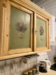 a kitchen with two pictures of flowers in vases at Willa Tyrolczyk in Karpacz