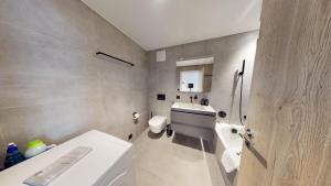 Vannituba majutusasutuses Family Holiday Apartment Krone Churwalden
