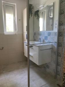 A bathroom at Villa Ida
