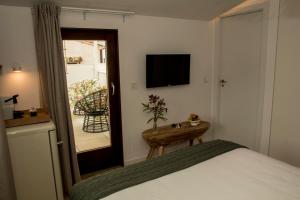 Postel nebo postele na pokoji v ubytování Hostal del vino LA COSTERA