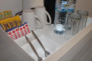 Příslušenství pro přípravu čaje a kávy v ubytování Wharf Side Inn + 13 fotografií