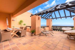 Balkón nebo terasa v ubytování 9 Penthouse with amazing sea views, close to golf Manilva Duquesa