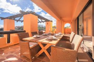 Posezení v ubytování 9 Penthouse with amazing sea views, close to golf Manilva Duquesa