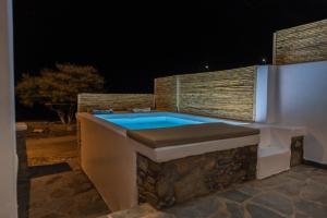 Gallery image of Lareroom 4 Σπίτι μπροστά στην παραλία με μικρή πισίνα in Kithnos