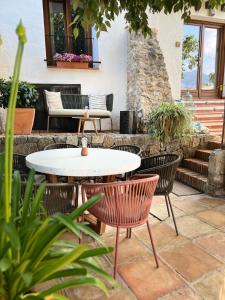 Posezení v ubytování Hostal del vino LA COSTERA