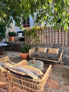 Posezení v ubytování Hostal del vino LA COSTERA