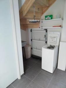 a small kitchen with a washer and dryer in it at ANGLET petite Maison à 2 kms des plages et de Biarritz in Anglet