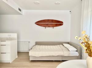 a bedroom with a bed with a surfboard on the wall at Sa Conca in S'Agaro