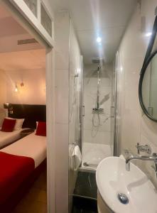 Ένα μπάνιο στο Hôtel Eiffel Rive Gauche