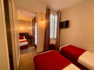 Ένα ή περισσότερα κρεβάτια σε δωμάτιο στο Hôtel Eiffel Rive Gauche