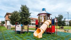 Parquinho infantil em Eliopoli Beach Hostel & Restaurant