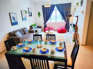 KLIA Ehsan Residence Blissful 8 PAX Air-Con Home 레스토랑 또는 맛집