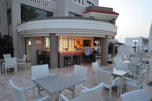 A restaurant or other place to eat at Stavroula Hotel Palace
