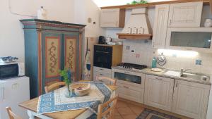 Dapur atau dapur kecil di Loft della Perpetua, fuga romantica PetFriendly con Area Cani