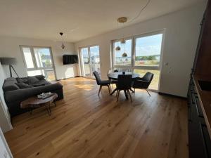 a living room with a couch and a table and chairs at Ferienwohnung am Goitzschesee in Pouch