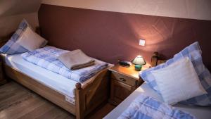 Postel nebo postele na pokoji v ubytování Ferienwohnung Zur Scheune