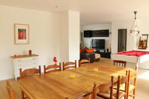 a dining room and living room with a ping pong table at Le cÉlise in Saulces-Monclin