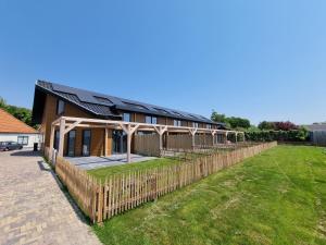 a house with a fence in front of it at DW Castricum in Castricum