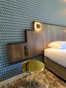 Postel nebo postele na pokoji v ubytování Hôtel Lancelot & Spa - Domaine du Roi Arthur