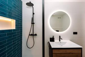 A bathroom at Luxury Suite Flat