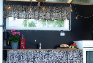 Gallery image of Mickels bondgårdsglamping in Gottby +14 photos