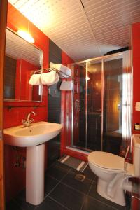 A bathroom at Stavroula Hotel Palace