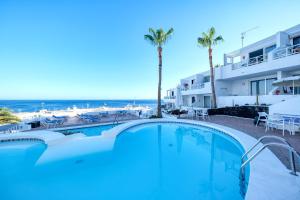Bazén v ubytování Suite Infinity Ocean - sea view nebo v jeho okolí