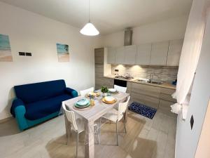 A kitchen or kitchenette at NaturAmare Apartments Palinuro