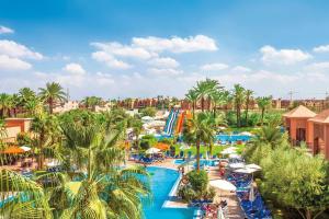 um resort com piscina e parque aquático em Labranda Targa Aqua Parc em Marrakech