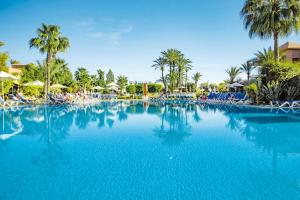 Bazén v ubytování Labranda Targa Aqua Parc nebo v jeho okolí
