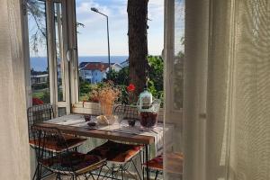 a table on a balcony with a view of the ocean at Cozy apart / Rahatlamanın zamanı in Silivri