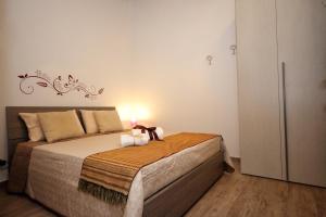 a bedroom with a bed with a lamp on it at Duci Duci Appartamenti in Trapani