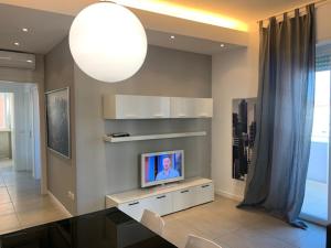 TV a/nebo společenská místnost v ubytování Residence La Nave