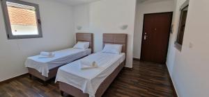 Postel nebo postele na pokoji v ubytování APARTMANI NINI