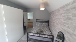 Billede fra billedgalleriet på 6 Bedroom Huge Holiday Home with parking i Luton