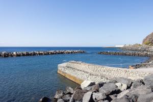 a group of rocks in the water near the ocean at Holiday House en San Andrés cerca de playa & WIFI in San Andrés