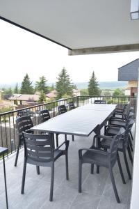 a large table and chairs on a patio at La Atalaya in Las Navas del Marqués