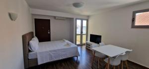Postel nebo postele na pokoji v ubytování APARTMANI NINI