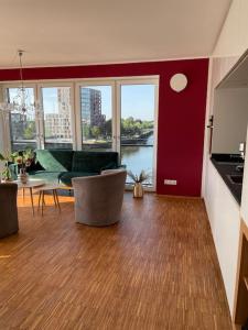 a living room with a couch and a table at Penthouse-Wohnung mit Flussblick in Oldenburg