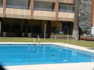 Bazén v ubytování Estupendo apartamento al mar nebo v jeho okolí