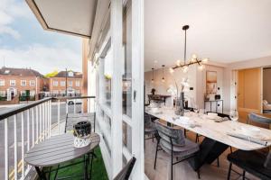 a room with a balcony with a table and chairs at Ultra Luxury Central London 3Bed Apartment in London