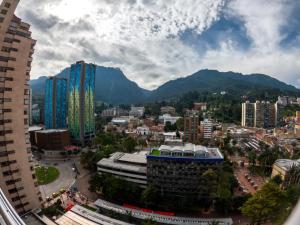 a view of a city with mountains in the background at Cómodo apartamento tipo Loft en centro de Bogotá 5 in Bogotá
