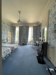 Katil atau katil-katil dalam bilik di Château de Praslins
