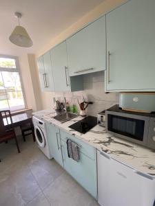Kuchyň nebo kuchyňský kout v ubytování Geraldine House