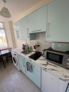 Kuchyň nebo kuchyňský kout v ubytování Geraldine House