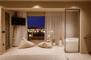 Voodi või voodid majutusasutuse Sevasti Seaview Suite toas