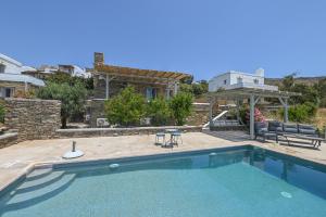 Бассейн в Dream summer house in Tinos или поблизости