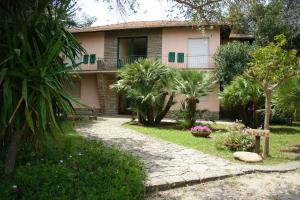 a house with a walkway in front of it at Hotel Maristella in Cavo