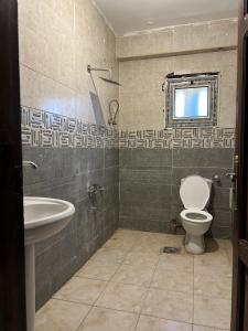 Un baño de مبيت Mabeet - شقق ستديو